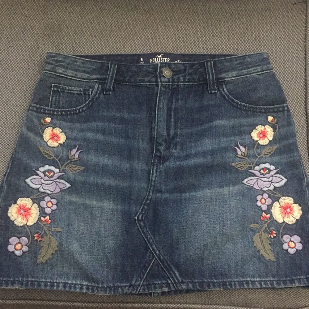 Embroidered skirt